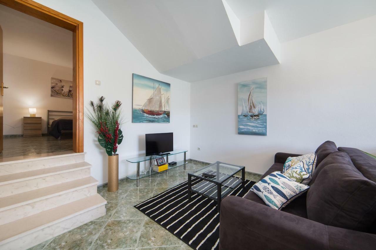 Apartment 7+ *