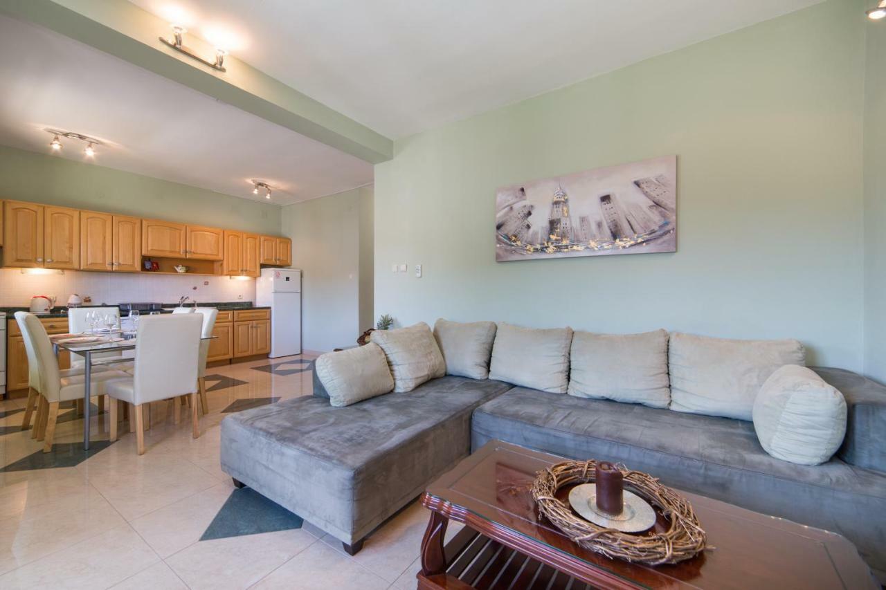 Apartment 7+ *