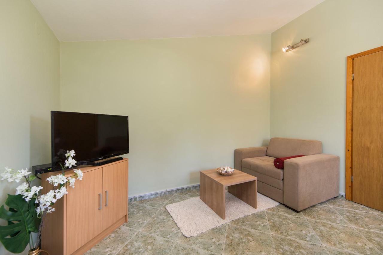 Apartment 7+ *