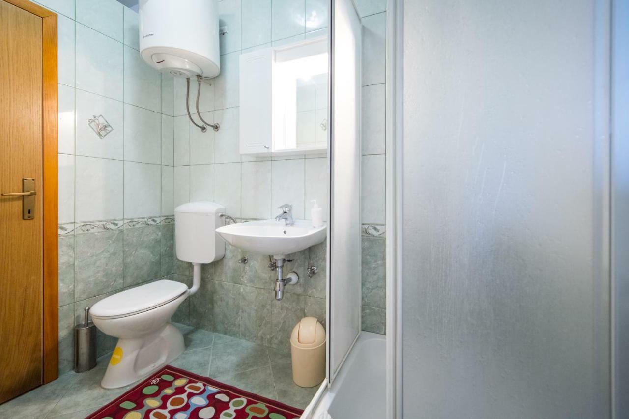 Apartma 7+ Blace